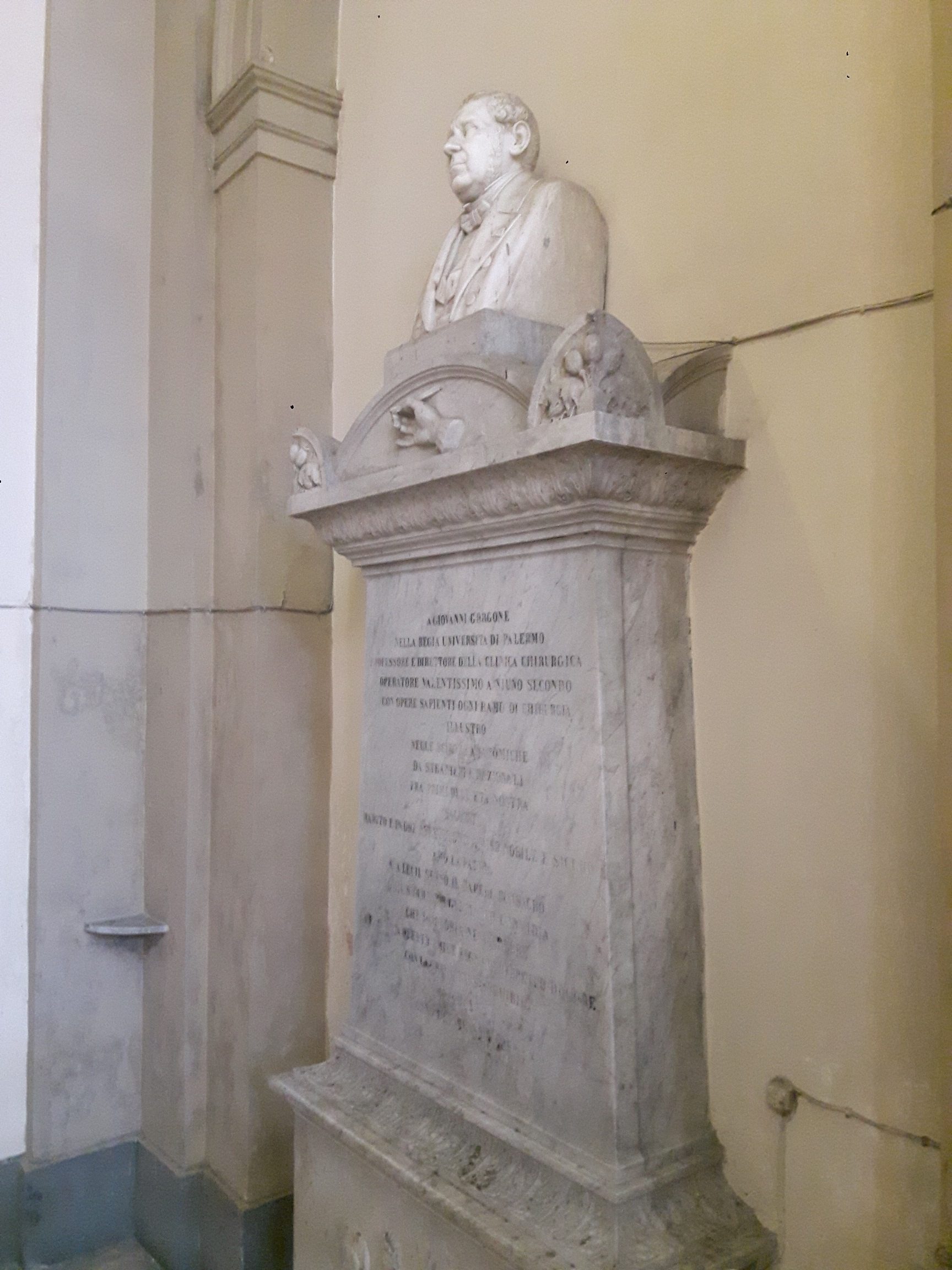 Giovanni Gorgone's funeral monument, Church of San Domenico, Palermo - 01.jpg